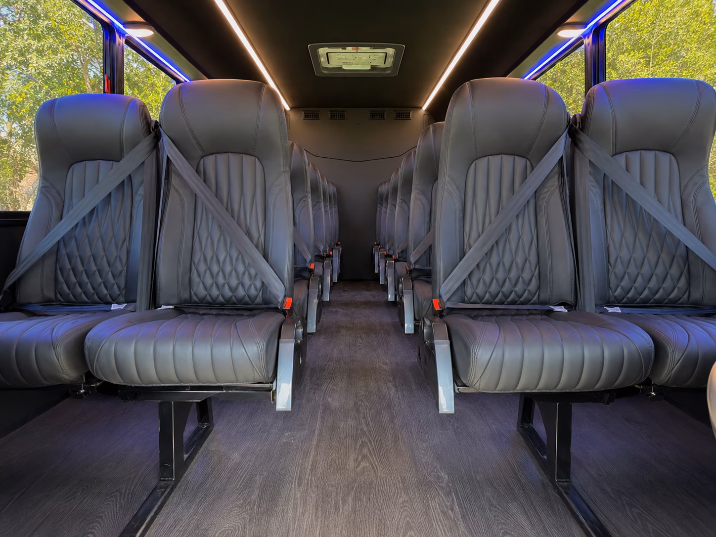 minibus rentals for small group wine tours around richmond